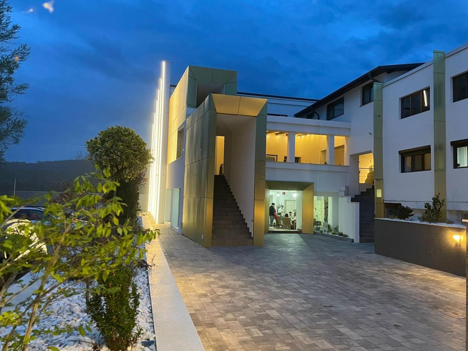 Curtea de Argeş Popasul Lui Gicuta Bed & Breakfast エクステリア 写真